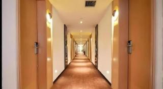 IU Hotel Zhengzhou Xinzheng Sias International University Branch - 3