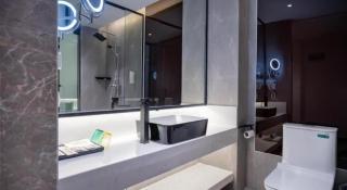IU Hotels·Nanning Zoo Metro Station RT-Mart - 1