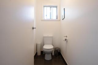 Freycinet Haven- 4-bedroom house at the edge of the National Park & easy access to Coles Bay hub! - 6