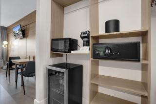 Beachside King Stay Suite - 3