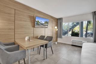 Ocean Blvd King Suite Kitchenette - 5