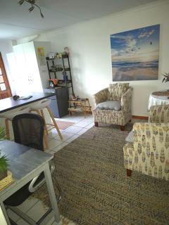 At Lilac Cottage, Jeffreys Bay Cozy stay for 2 & Business traveling - 1