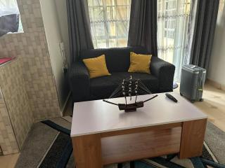 Secure 1BR, Fast Fibre WiFi , Parking and Quiet Area - 8