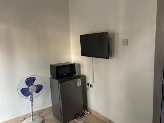 Secure 1BR, Fast Fibre WiFi , Parking and Quiet Area - 2