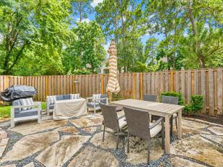 The Woodlands Gem with Pool and Spa - The Woodlands - 5