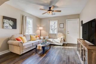 Fenced Yard W Washer and Dryer. Centrally Located. - Holiday Home - 7