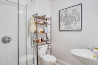 Walk to Wesley! Fully Fenced Lot W Washer & Dryer. - 9