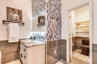 Luxury Downtown Loft | City Views + Private Sauna - 4