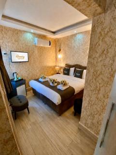 Honey Hotel - 6