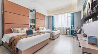 V.crown Holiday Hotel - 2