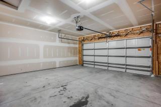Close Drive to Wichita Hoops | Garage + W&D - 4