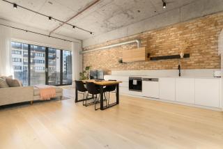 Sunlit 1BR Retreat, Shops and Cafes at Doorstep - 5