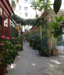 Petit Paris - Oasis in Marais - Paris - 9