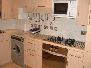 Earle House Serviced Apartments - 2