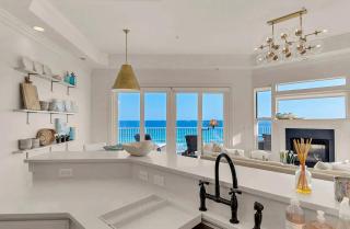 Luxury Gulf-Front 3BR Penthouse with Wraparound Balcony - 1