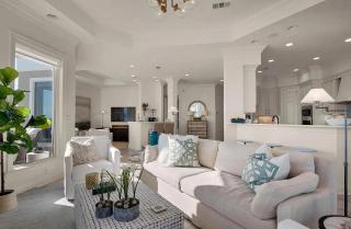 Luxury Gulf-Front 3BR Penthouse with Wraparound Balcony - 7
