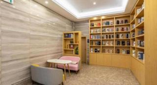 Kyriad Marvelous Hotel Yiyang Xiufeng Park - 1