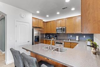 4BR, Garage, King Suite, 20 min to Lake Tahoe-Reno - 9