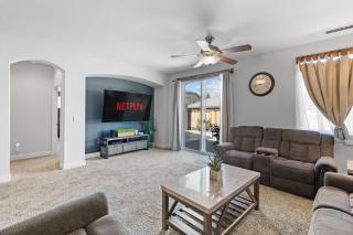 4BR, Garage, King Suite, 20 min to Lake Tahoe-Reno - 2
