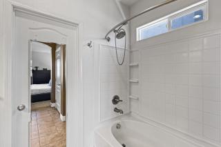 4BR, Garage, King Suite, 20 min to Lake Tahoe-Reno - 1