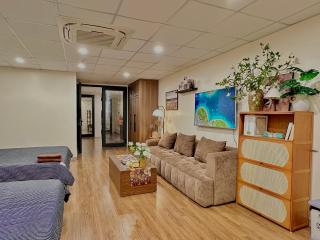 City view 3 bedrooms 5 beds elevator free laundry - 5