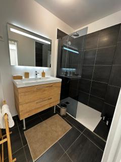 Riviera Living - Stylish 1BR Apartment - 4min walking from Monaco - 8
