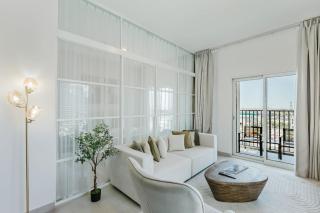 PVH - Mesmerizing 2BR - Golfville Dubai Hills - 5