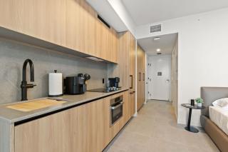 High-End Studio - Skyline Views - Downtown - 6