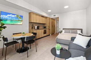 Premium Studio Skyline Views - 501 First - 7