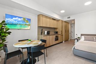 Premium Studio Skyline Views - 501 First - 2