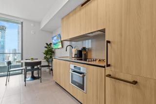 Premium Studio Skyline Views - 501 First - 9