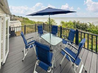 6 Berth Luxury Caravan With Full Sea Views At Azure Seas In Suffolk Ref 32069Az - 0
