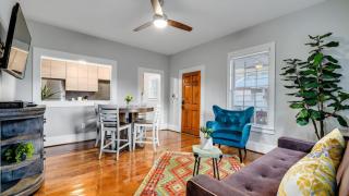 20% Off May Inks Suite 1 Block To Downtown - 9