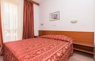 1 Bedroom Beautiful Apartment In Umag - 5