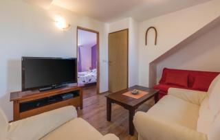 Stunning Home In Peruski - 8