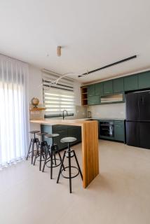 Wonderful 3-BDR in Kiryat Haim BY MadrigalRentals - 1