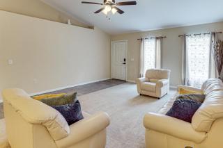 Spacious 4BR Home in Deltona w/ Screened Porch! - 4