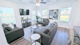 Near Rosenburg & Needville Sleeps 9 Pet Friendly - 0