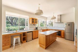 Salty Dayz Retreat - Steps from Busselton Beach - 2