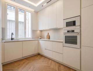 Superbe 2BR Notre Dame Center - 5