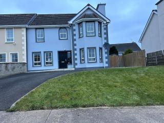 Cosy spacious 3 bedroom house - 0