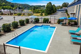 Rodeway Inn - 5