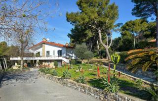 3 Bedroom Beautiful Apartment In Marina Di Andora - 1