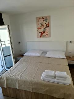 Apartments with parking space Necujam - Solta - 25529 - 1