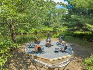 Riverfront Hot Tub Fireplace Firepit Secluded - 7