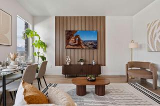 Stylish SLC Getaway 2-Bed 2-Bath with Balcony - 7