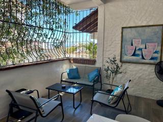 Newly Renovated Studio B1 With Patio Sleeps 4 - 6