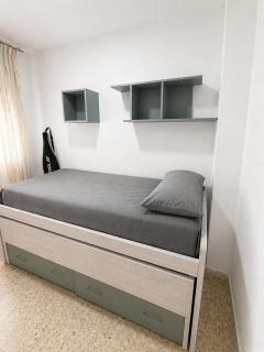 Apartamento con terraza, piscina y pista deportiva - 3