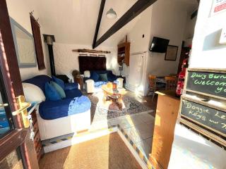 Dairy Barn, Berehayes Farm with seasonal pool and jacuzzi - 2