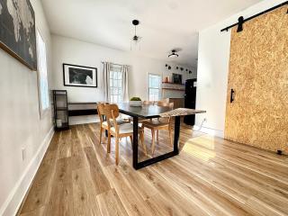 Newly Renovated W/ Large Walk-in Shower + W/D - 4